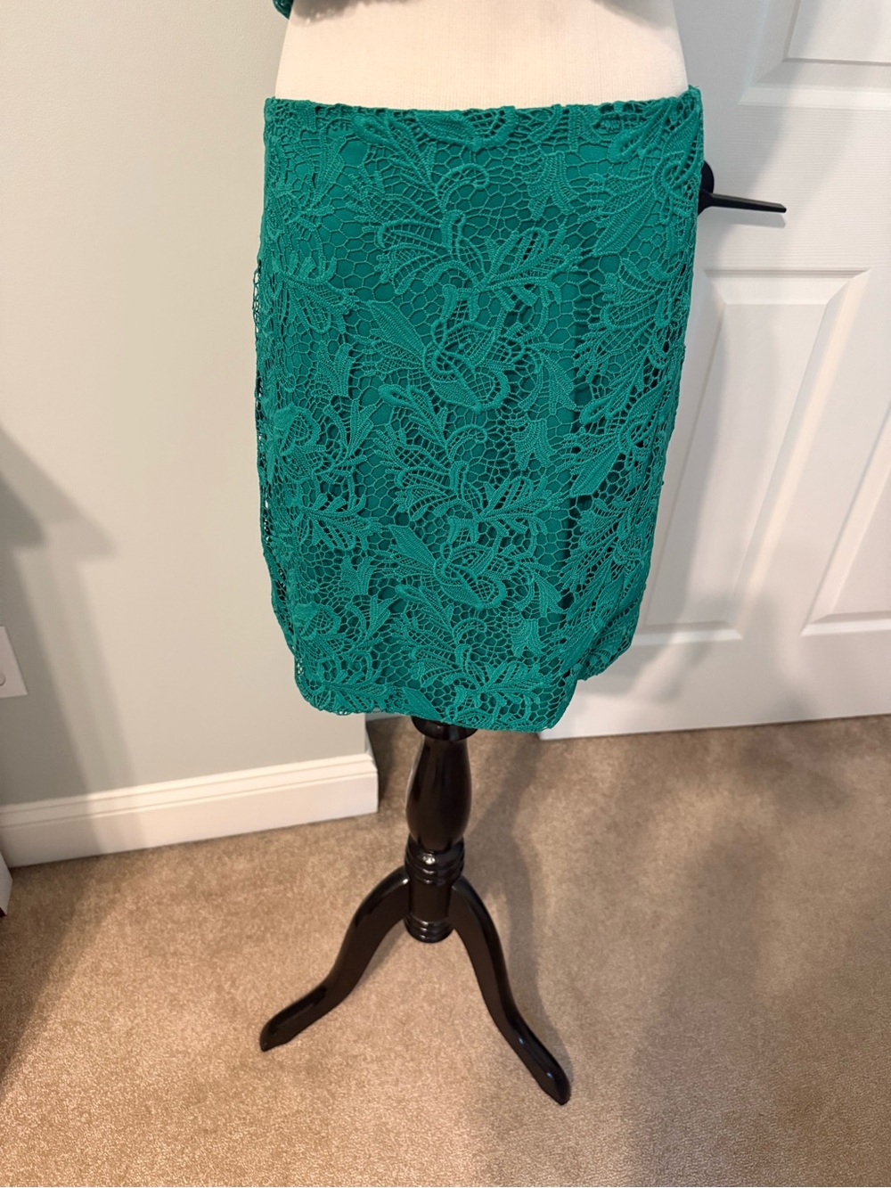 Vici Lace Skirt Size Medium NWOT